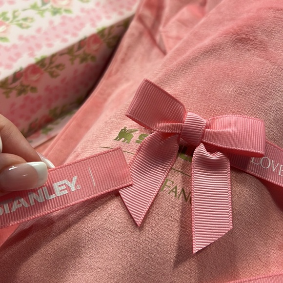 LoveShackFancy 40 oz cup - Picture 6 of 6